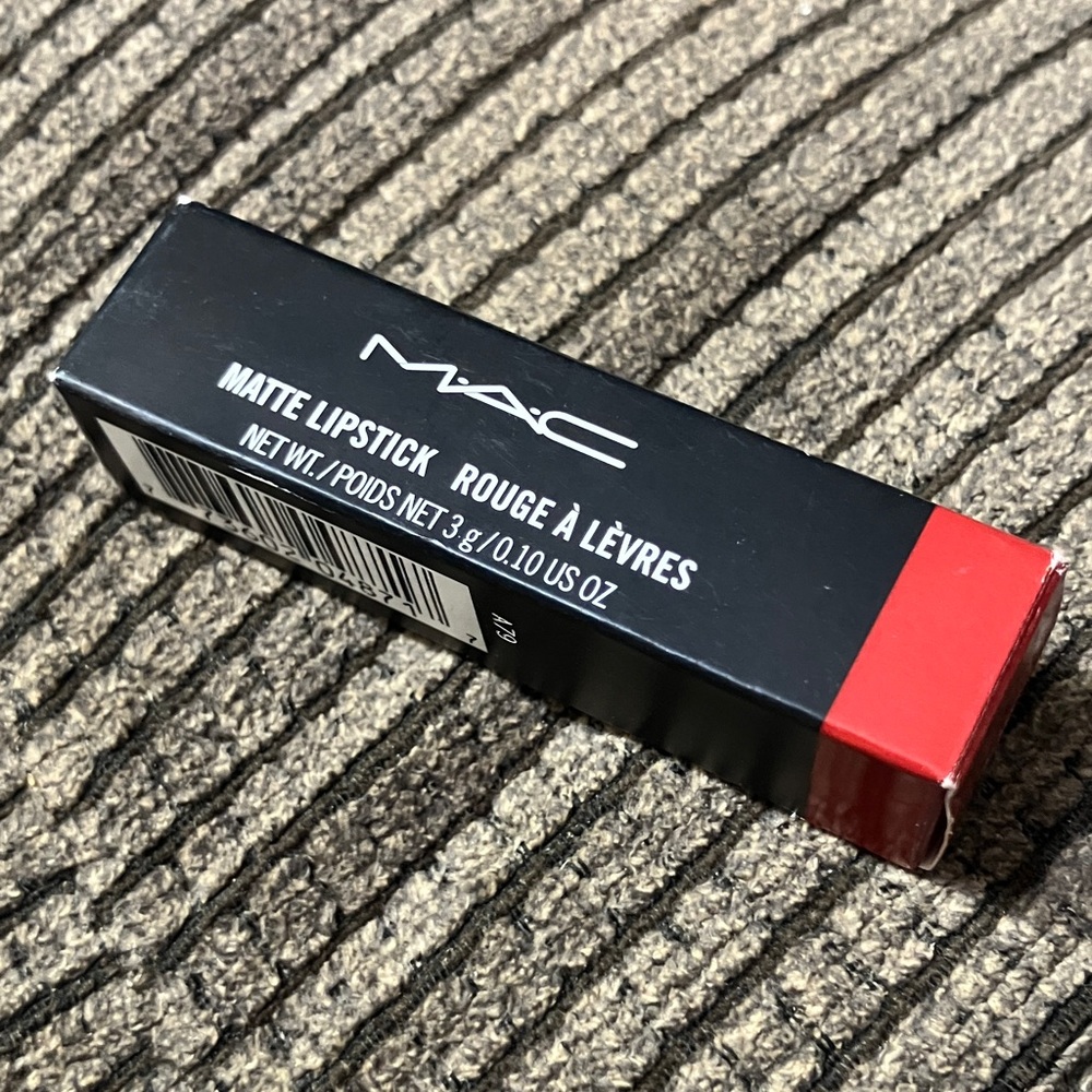 MAC Matte Lipstick “Russian Red”